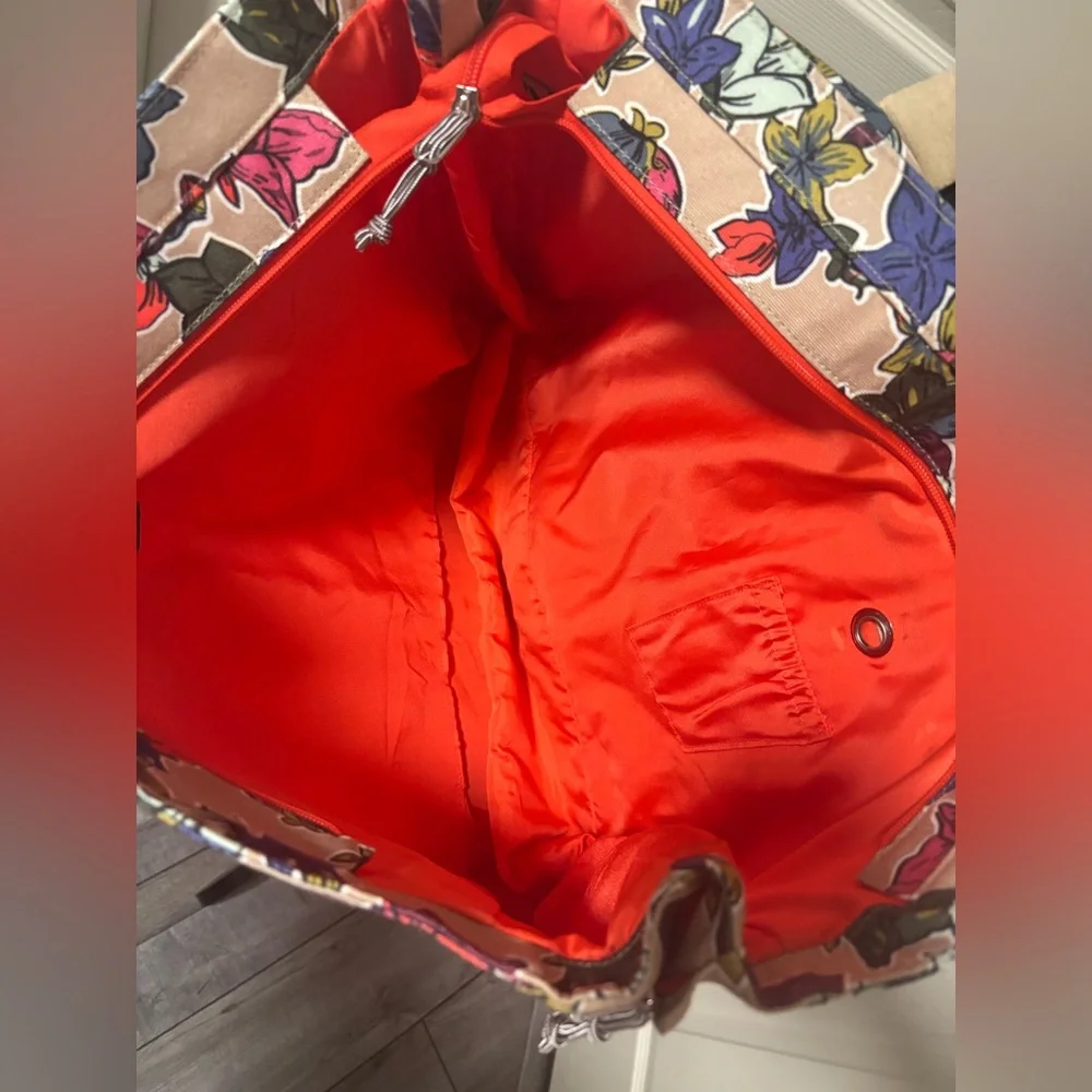 Vera Bradley Lighten Up Expandable Travel Tote Falling Flowers - Picture 6 of 10